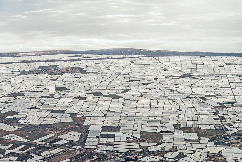 Illustration for article titled Amazing Aerial Photos of Greenhouses Blanketing the Spanish Landscape